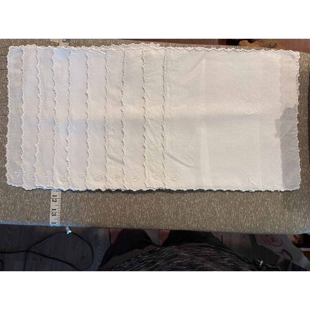 White Embroidered Linen Handkerchiefs 10"x10"‎ Scalloped Edge lot of 10